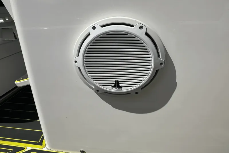 Slide: The Image of Everglades 243 CENTER CONSOLE 2017 - 10