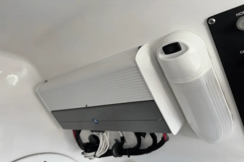 Slide: The Image of Everglades 243 CENTER CONSOLE 2017 - 11