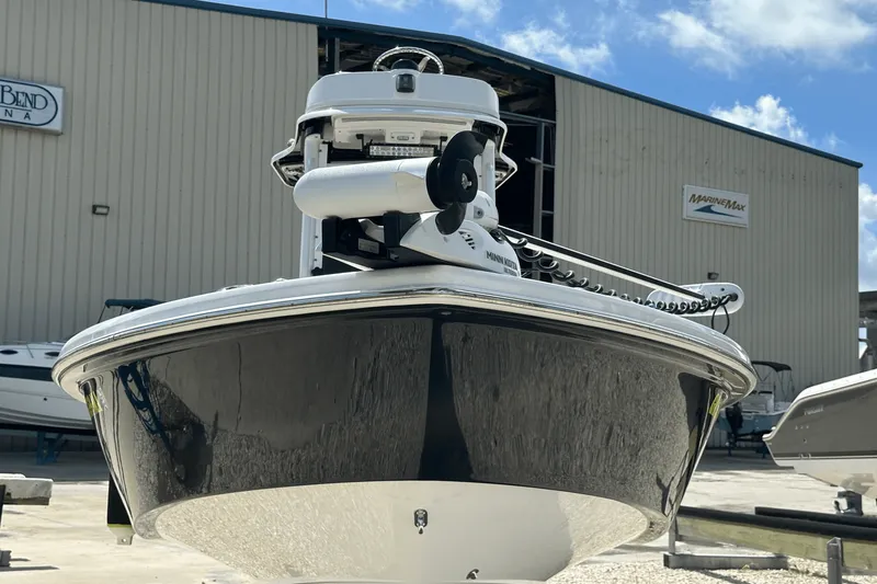 Slide: The Image of Everglades 243 CENTER CONSOLE 2017 - 15