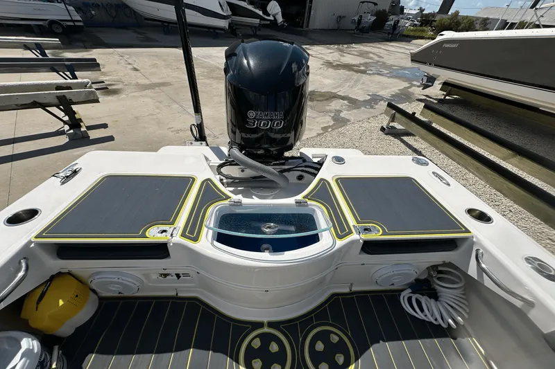 Slide: The Image of Everglades 243 CENTER CONSOLE 2017 - 4