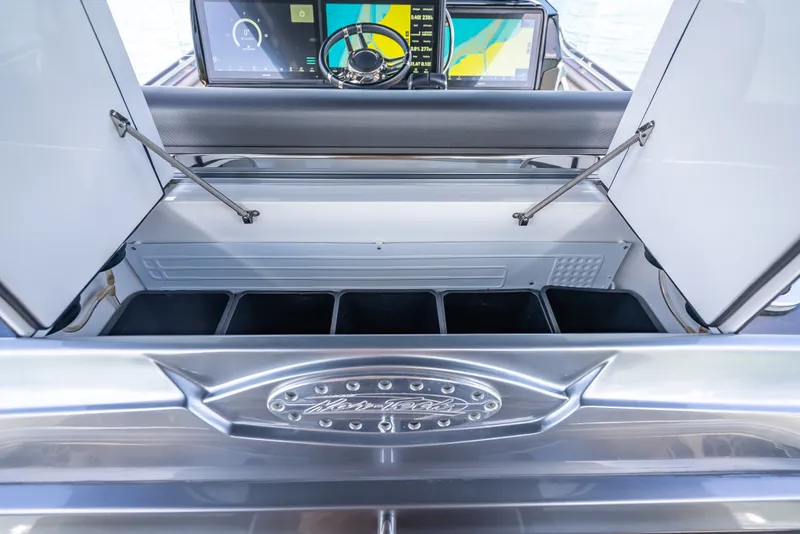 Slide: The Image of Nortech 500 Sport Center Console 2022 - 58