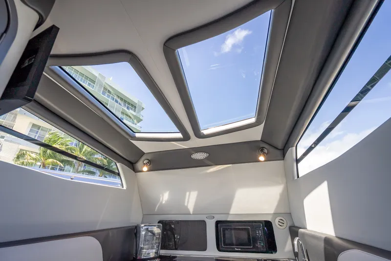 Slide: The Image of Nortech 500 Sport Center Console 2022 - 18