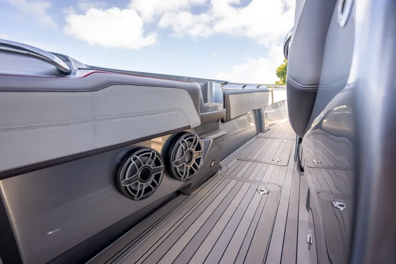 Slide: The Image of Nortech 500 Sport Center Console 2022 - 34