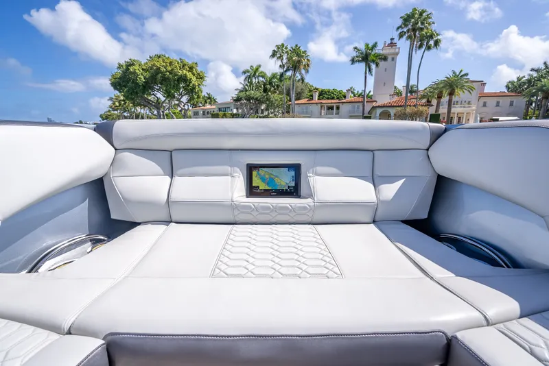 Slide: The Image of Nortech 500 Sport Center Console 2022 - 26