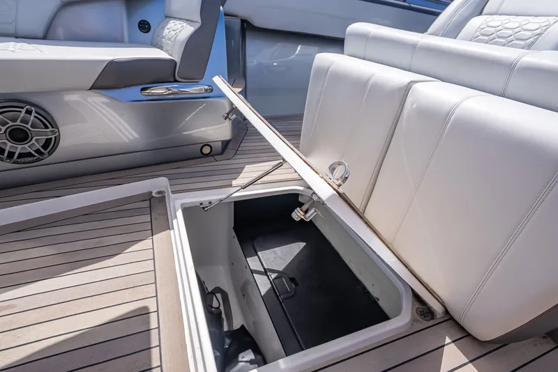 Slide: The Image of Nortech 500 Sport Center Console 2022 - 29