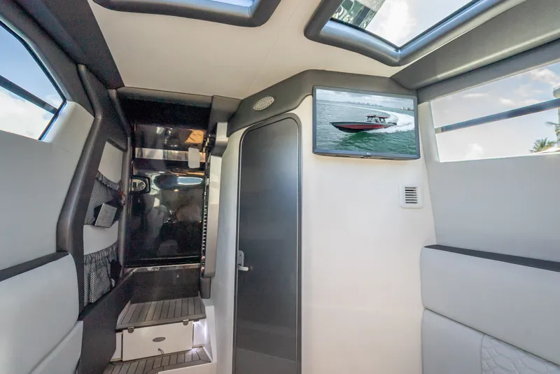 Slide: The Image of Nortech 500 Sport Center Console 2022 - 19
