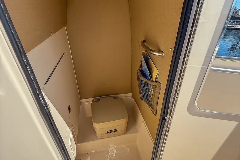 Slide: The Image of Grady-White 209 FISHERMAN 2016 - 24