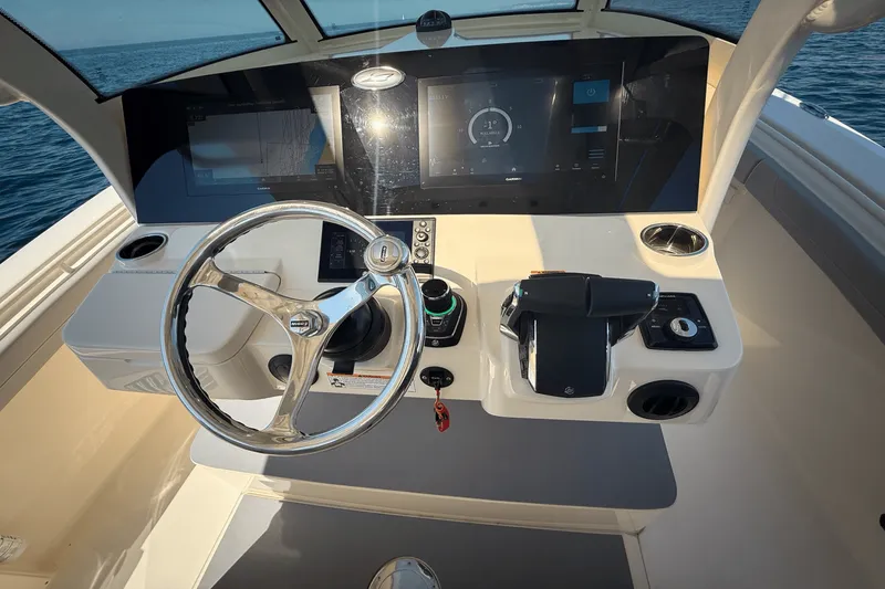 Slide: The Image of Scout 355 LXF 2024 - 44