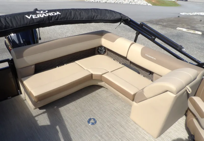 Slide: The Image of Veranda VR235L 2026 - 13