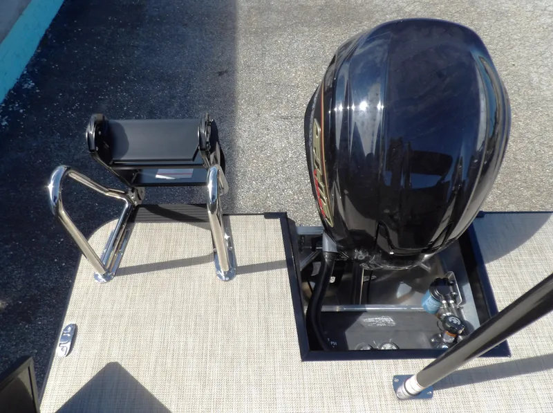 Slide: The Image of Veranda VR235L 2026 - 16