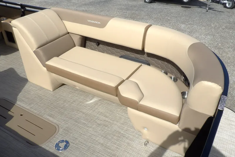 Slide: The Image of Veranda VR235L 2026 - 8