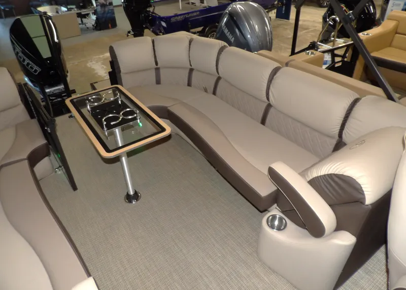 Slide: The Image of Veranda VR265RCP 2026 - 12