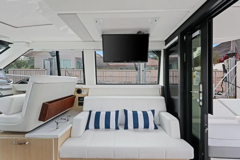 Slide: The Image of Regal 38 XO 2024 - 16