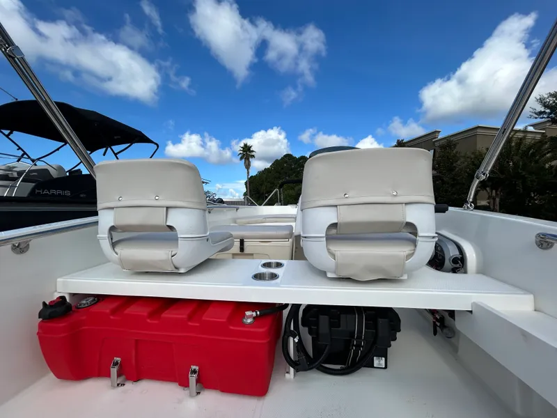 Slide: The Image of Boston Whaler 160 Super Sport 2026 - 7