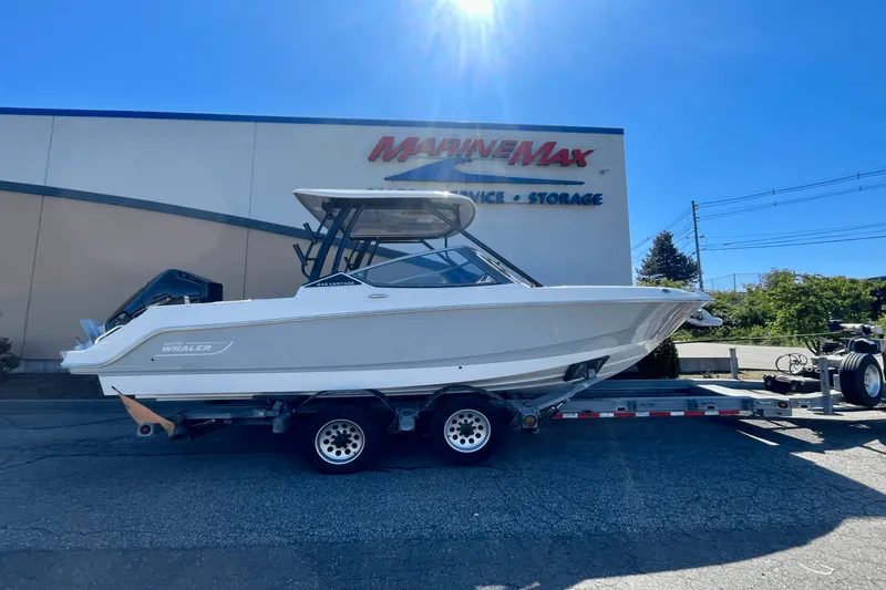 The Image of Boston Whaler 240 Vantage 2026 - 0
