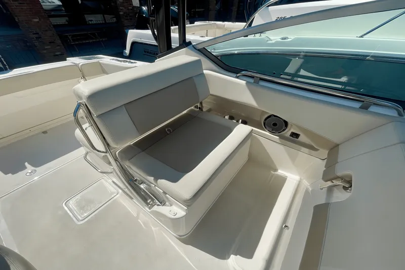 Slide: The Image of Boston Whaler 240 Vantage 2026 - 10
