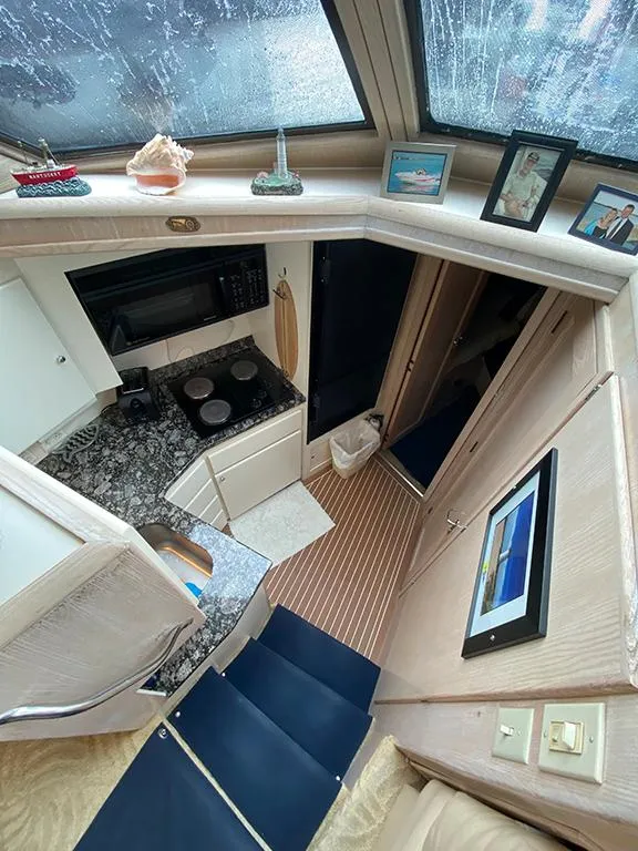 Slide: The Image of Hatteras 40 Motor Yacht 1991 - 101