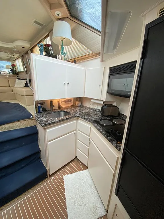 Slide: The Image of Hatteras 40 Motor Yacht 1991 - 102