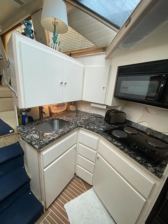 Slide: The Image of Hatteras 40 Motor Yacht 1991 - 103