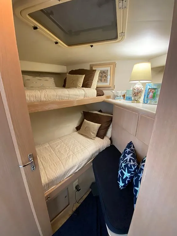 Slide: The Image of Hatteras 40 Motor Yacht 1991 - 105