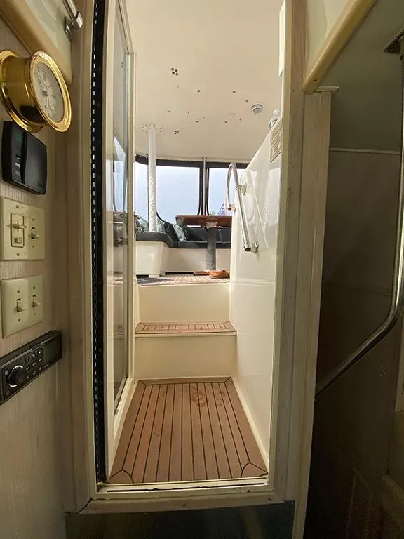 Slide: The Image of Hatteras 40 Motor Yacht 1991 - 110