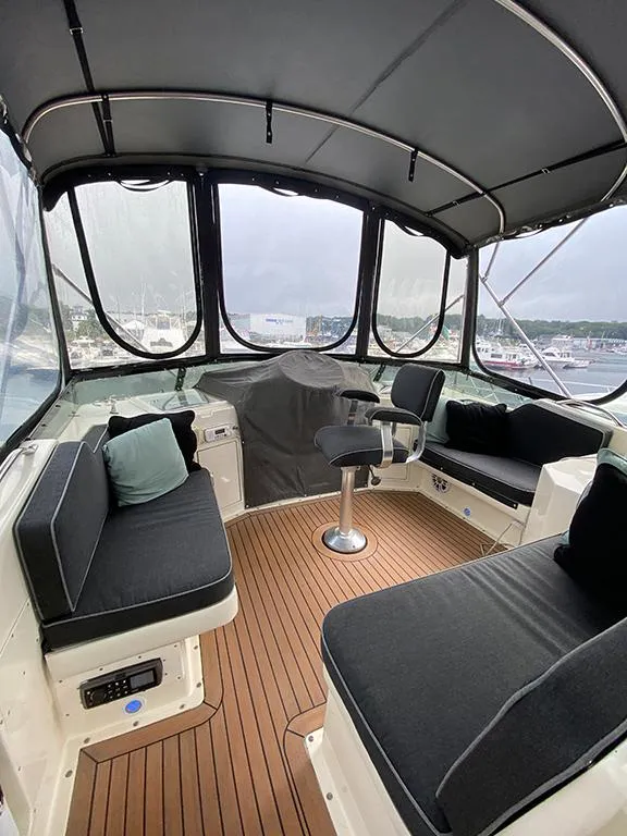 Slide: The Image of Hatteras 40 Motor Yacht 1991 - 111