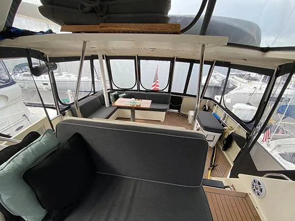 Slide: The Image of Hatteras 40 Motor Yacht 1991 - 112