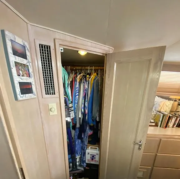 Slide: The Image of Hatteras 40 Motor Yacht 1991 - 115