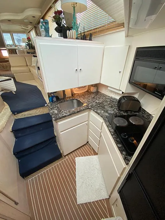 Slide: The Image of Hatteras 40 Motor Yacht 1991 - 117