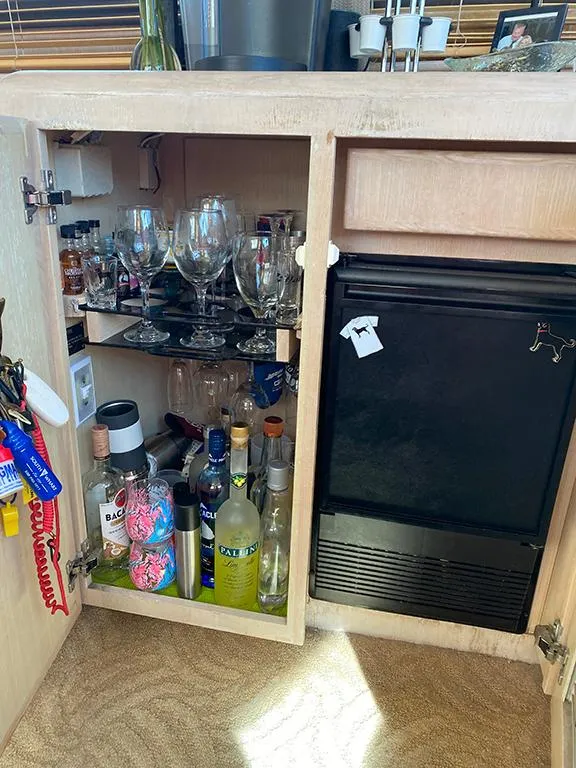 Slide: The Image of Hatteras 40 Motor Yacht 1991 - 125