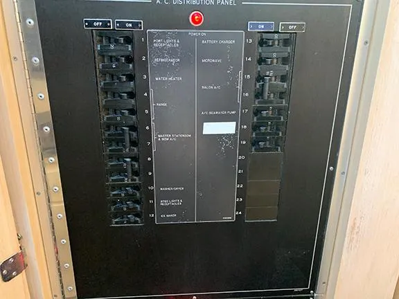 Slide: The Image of Hatteras 40 Motor Yacht 1991 - 53