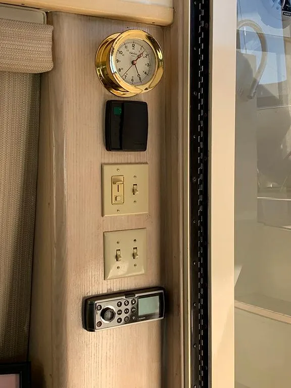 Slide: The Image of Hatteras 40 Motor Yacht 1991 - 58