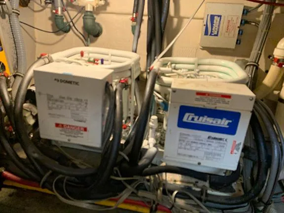 Slide: The Image of Hatteras 40 Motor Yacht 1991 - 66