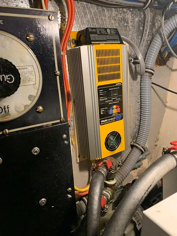 Slide: The Image of Hatteras 40 Motor Yacht 1991 - 70