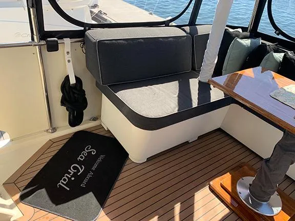 Slide: The Image of Hatteras 40 Motor Yacht 1991 - 89