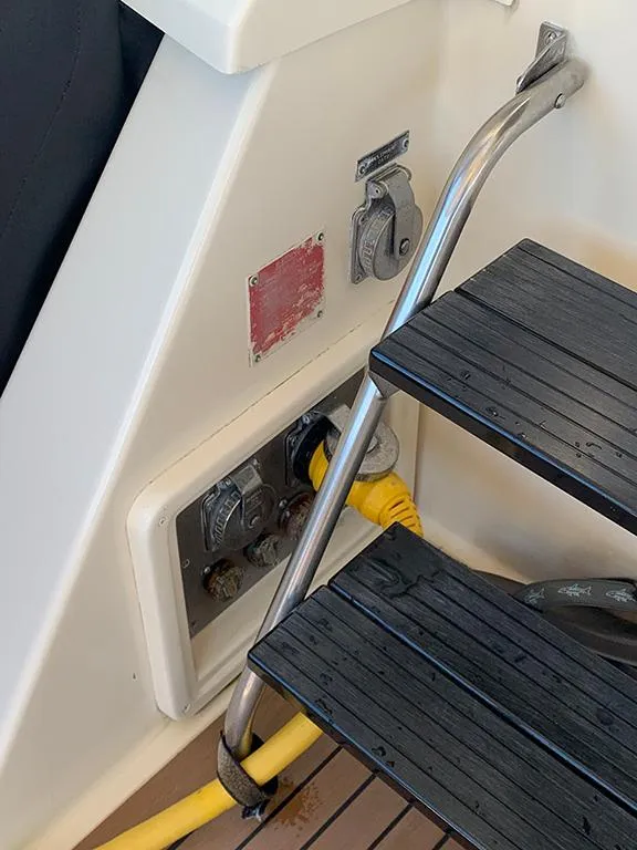 Slide: The Image of Hatteras 40 Motor Yacht 1991 - 90