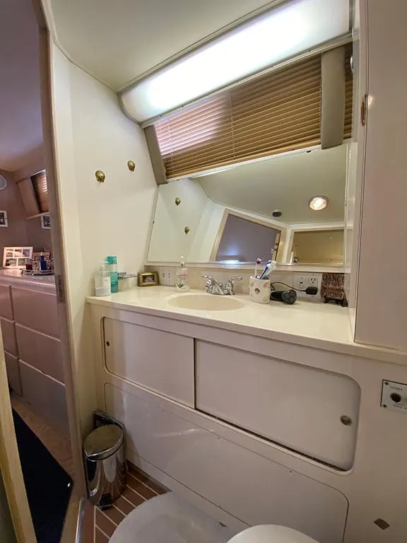 Slide: The Image of Hatteras 40 Motor Yacht 1991 - 97