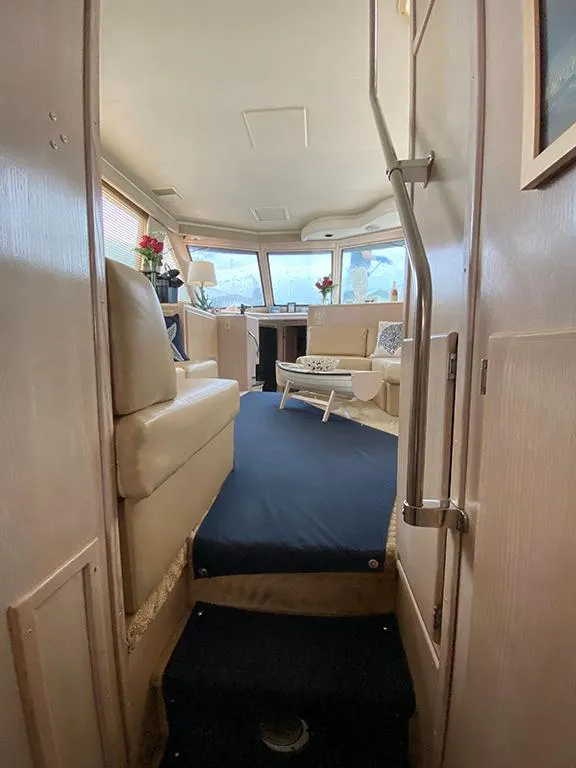 Slide: The Image of Hatteras 40 Motor Yacht 1991 - 98