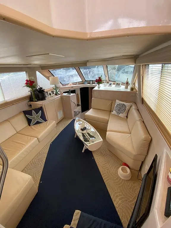 Slide: The Image of Hatteras 40 Motor Yacht 1991 - 99