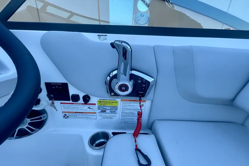 Slide: The Image of Sea Ray SDX 250 Outboard 2026 - 11