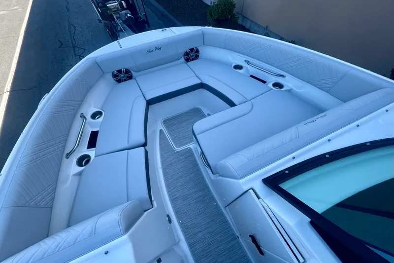 Slide: The Image of Sea Ray SDX 250 Outboard 2026 - 13