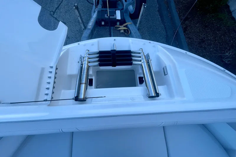 Slide: The Image of Sea Ray SDX 250 Outboard 2026 - 15