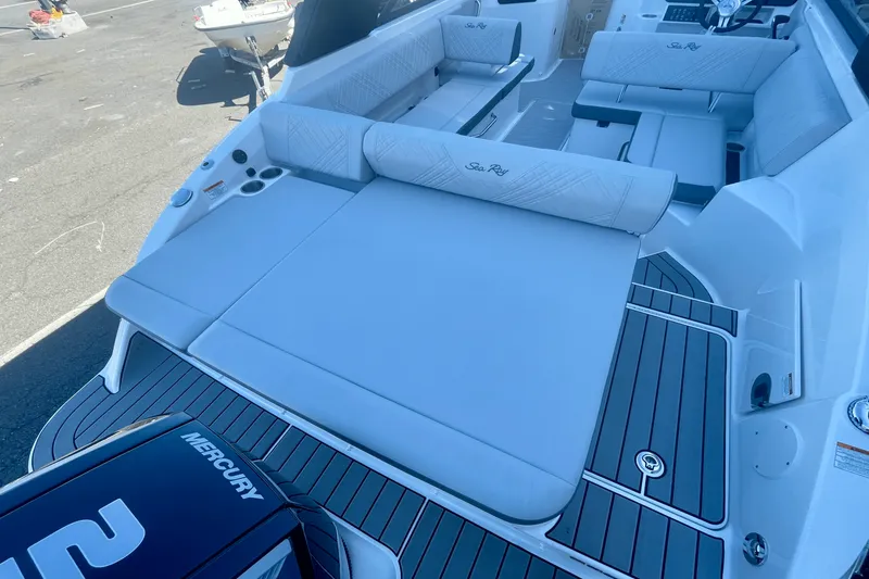 Slide: The Image of Sea Ray SDX 250 Outboard 2026 - 2