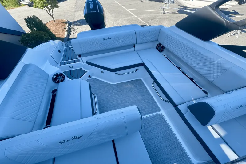 Slide: The Image of Sea Ray SDX 250 Outboard 2026 - 5