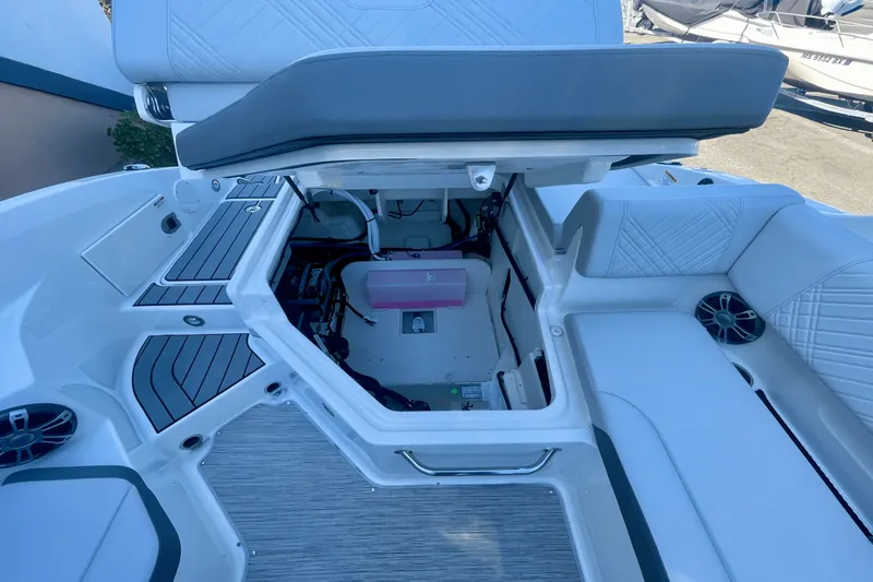 Slide: The Image of Sea Ray SDX 250 Outboard 2026 - 6