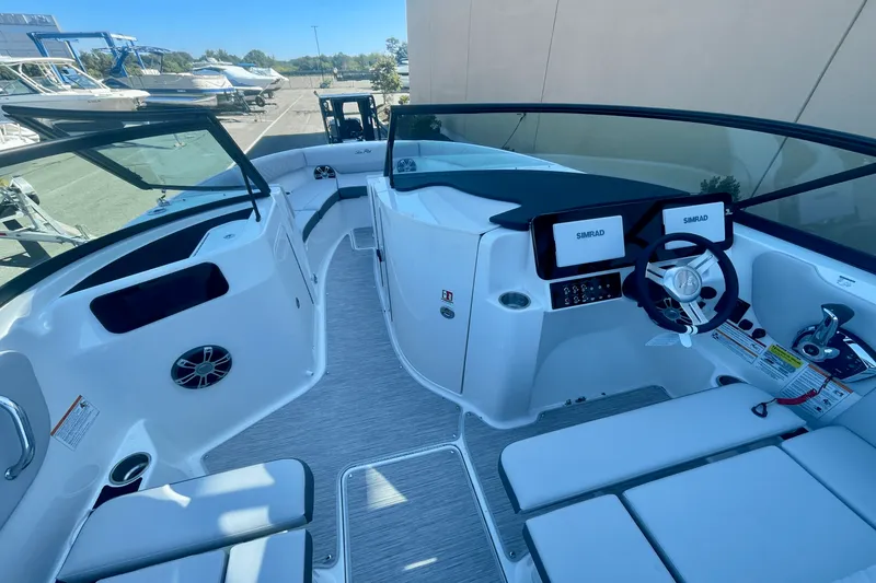 Slide: The Image of Sea Ray SDX 250 Outboard 2026 - 9