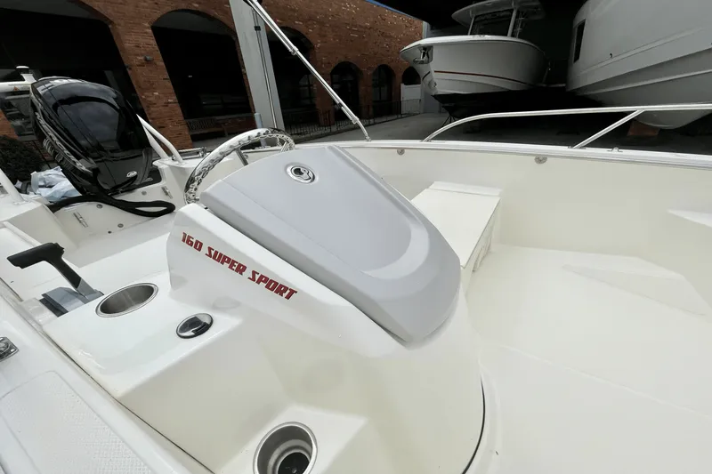 Slide: The Image of Boston Whaler 160 Super Sport 2026 - 10