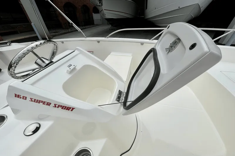 Slide: The Image of Boston Whaler 160 Super Sport 2026 - 11