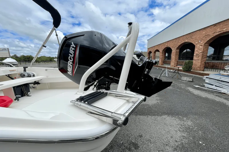 Slide: The Image of Boston Whaler 160 Super Sport 2026 - 3