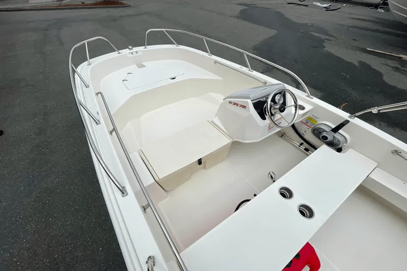 Slide: The Image of Boston Whaler 160 Super Sport 2026 - 6